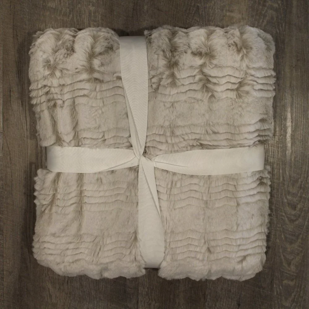 NWT UGG MARLI PLUSH 50 X 70‎ THROW BLANKET GRAY